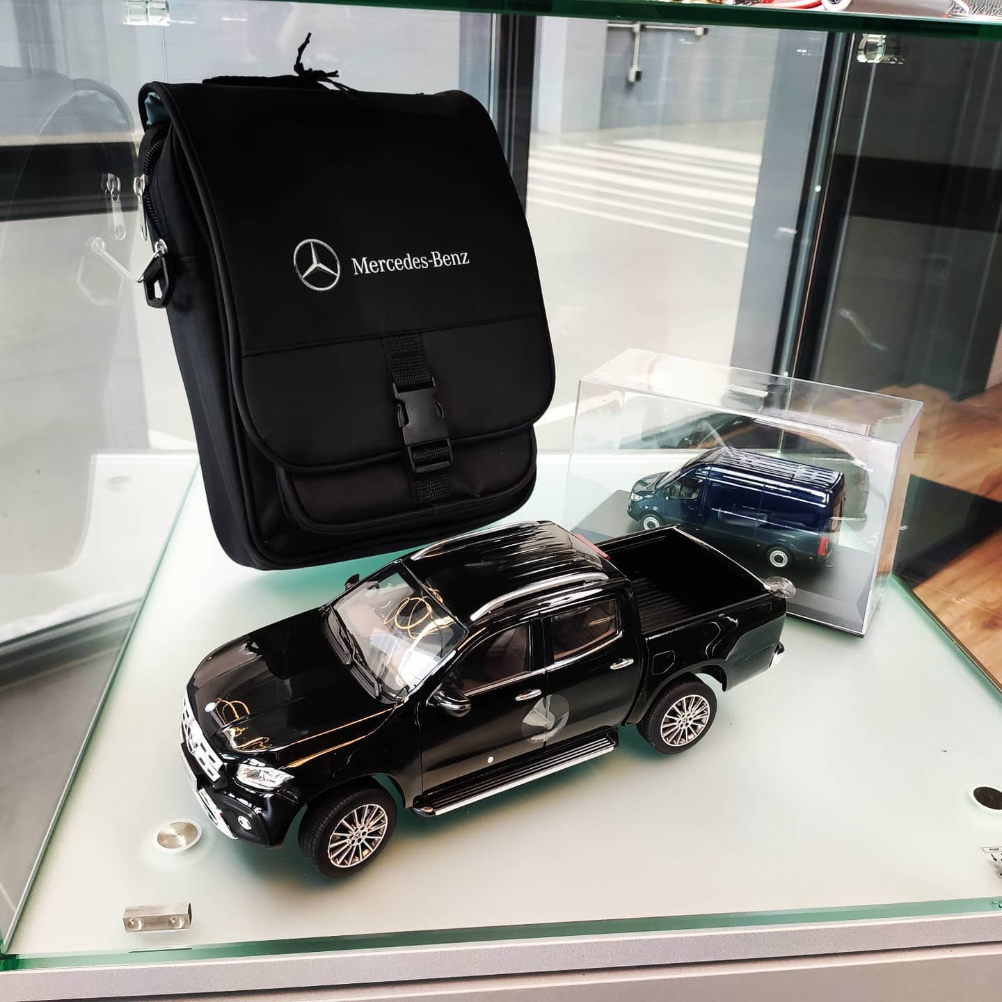 Gadget, accessori e ricambi auto ufficiali da Lozza SpA